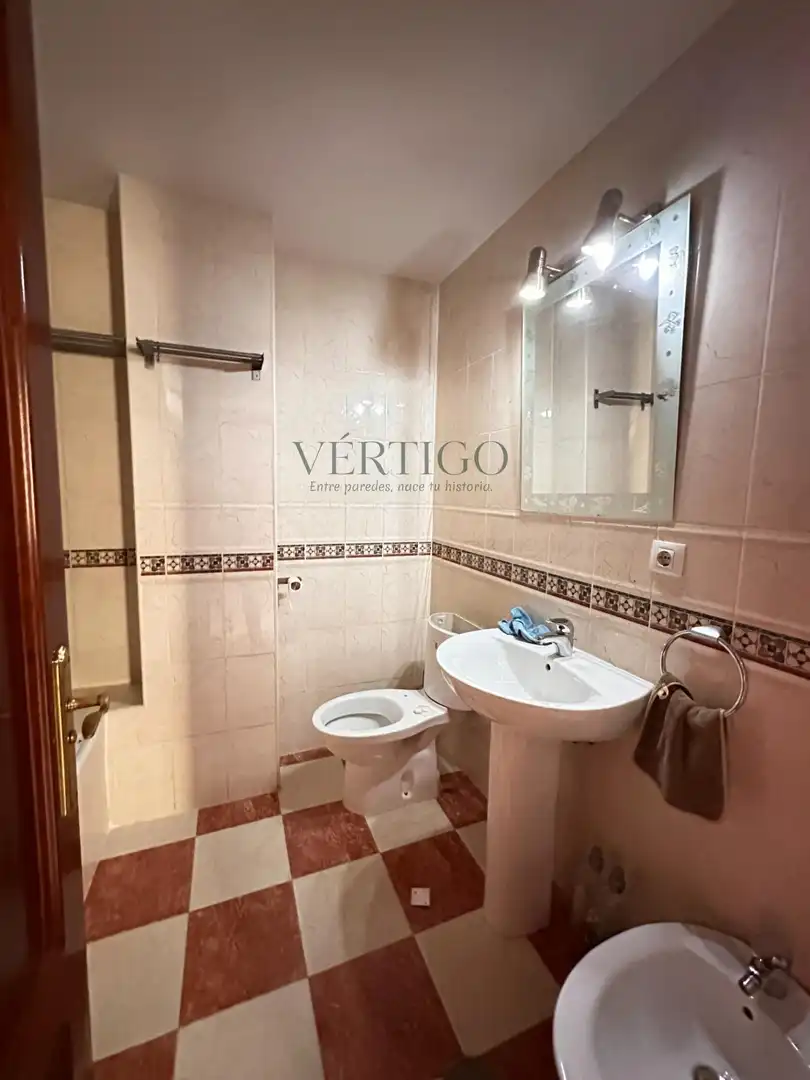 Baño de Piso en venta en Dos Hermanas con Aire acondicionado y Trastero