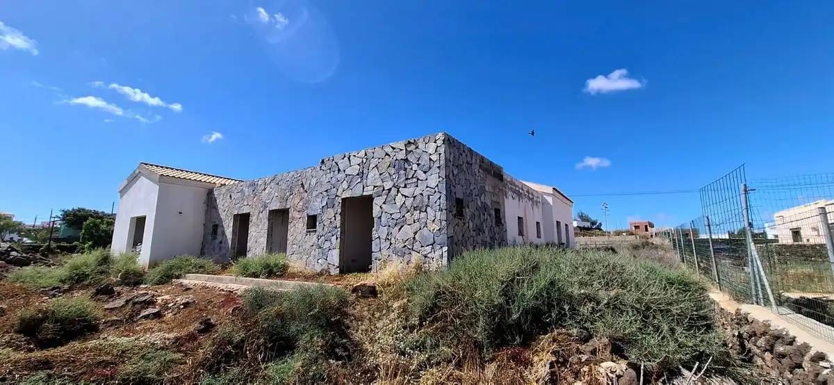 Vista exterior de Casa o xalet en venda en La Oliva amb Jardí privat i Terrassa
