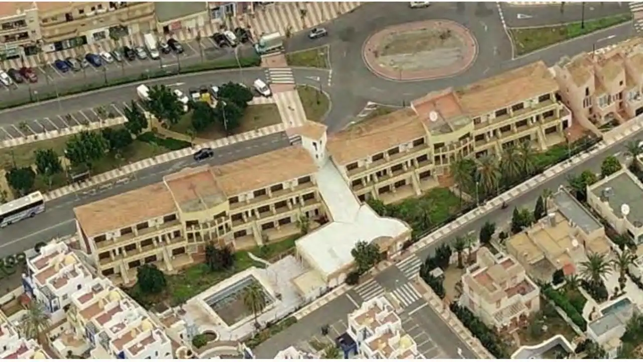 Außenansicht von Gebäude zum Verkauf in Roquetas de Mar