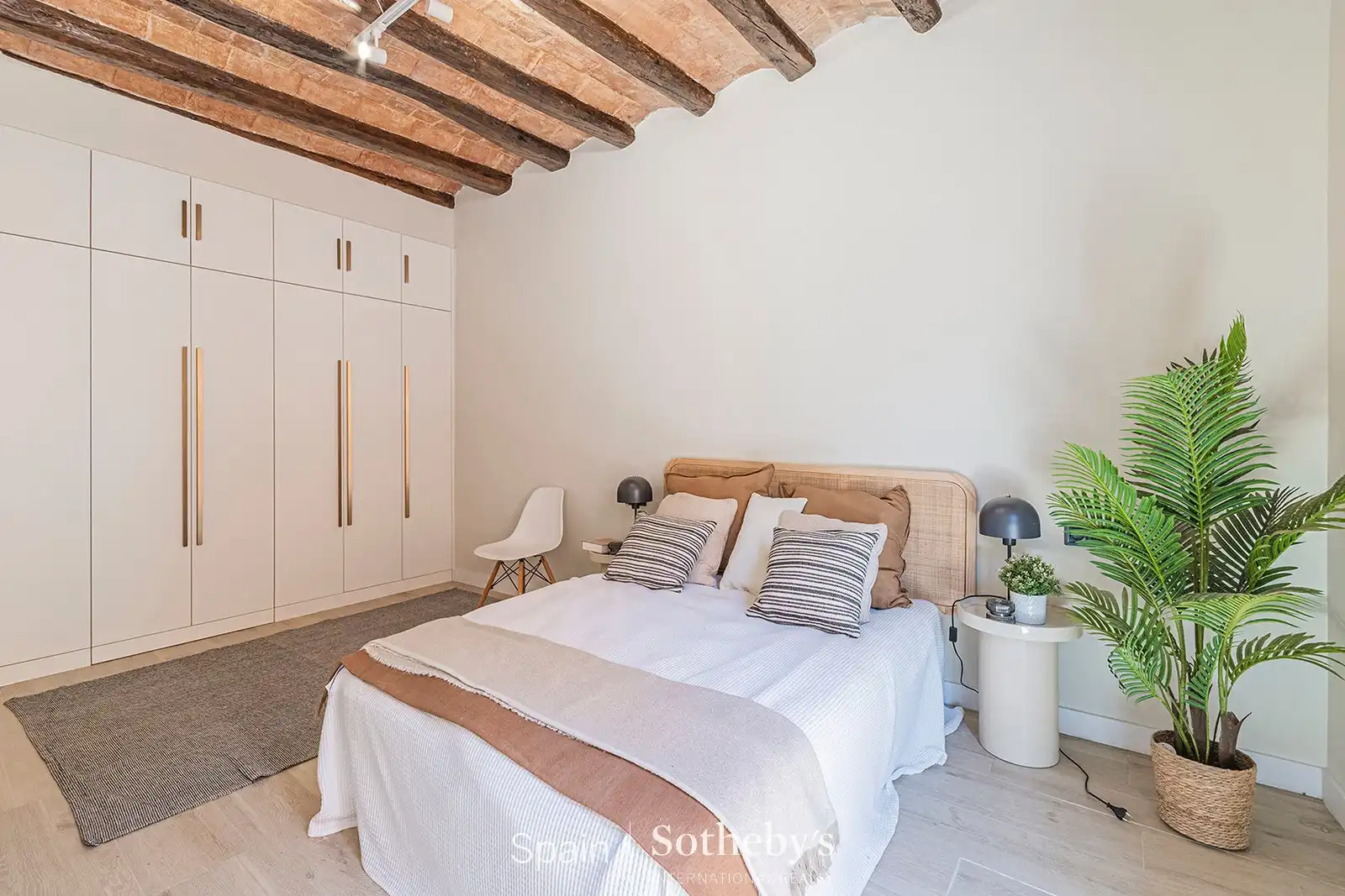 Dormitori de Apartament en venda en Barcelona amb Aire condicionat, Calefacció i Terrassa