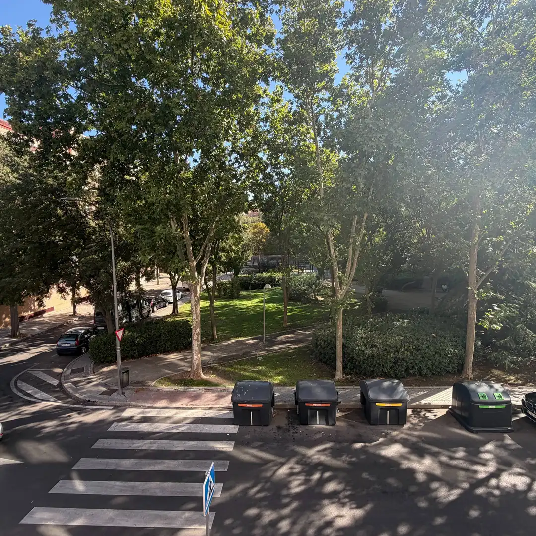 Vista exterior de Piso en venta en Madrid con Piscina comunitaria