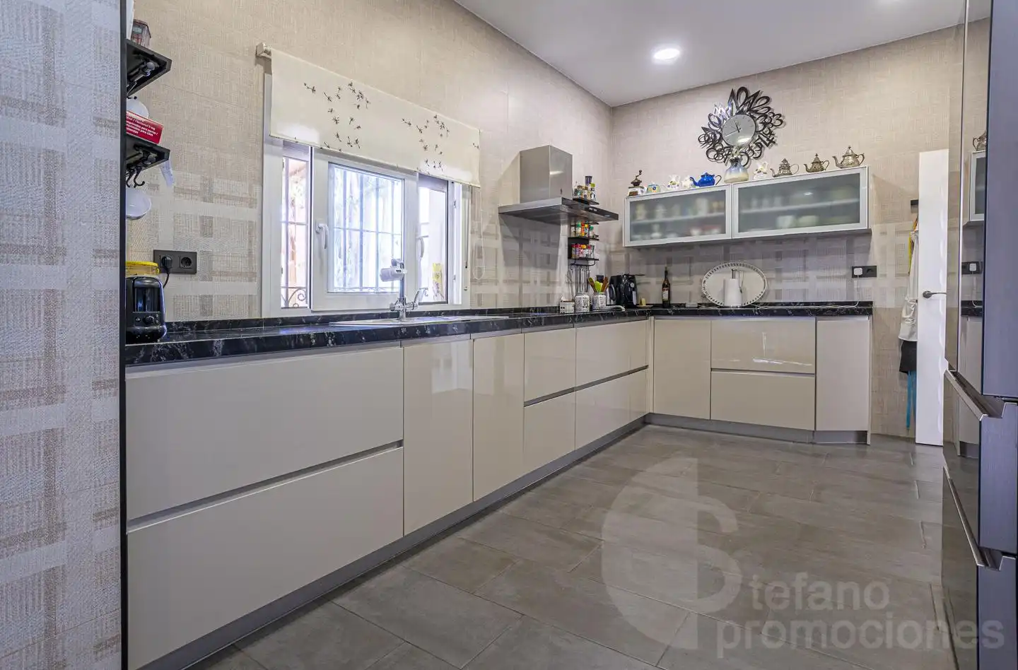 Kitchen of Houses for sale in Málaga  with Air Conditioner, Heating and Private garden