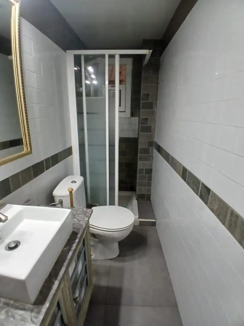 Badezimmer von Wohnung zur Miete in Pineda de Mar mit Möbliert, Ofen und Balkon