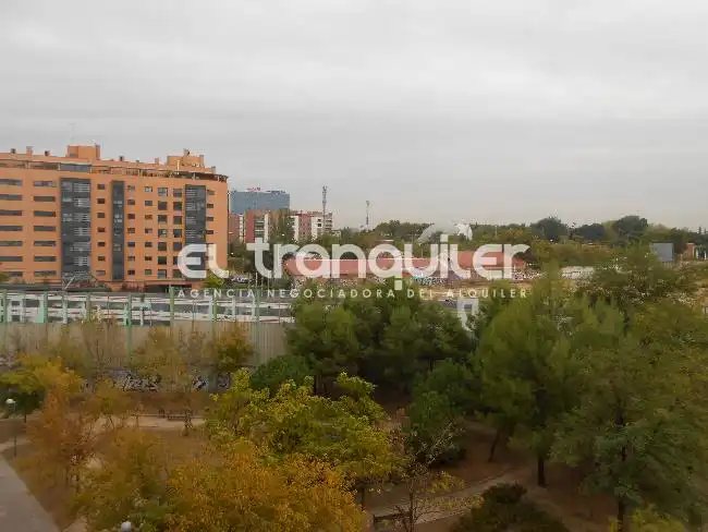 Flat for rent in Madrid  with Air Conditioner, Parquet flooring and Swimming Pool