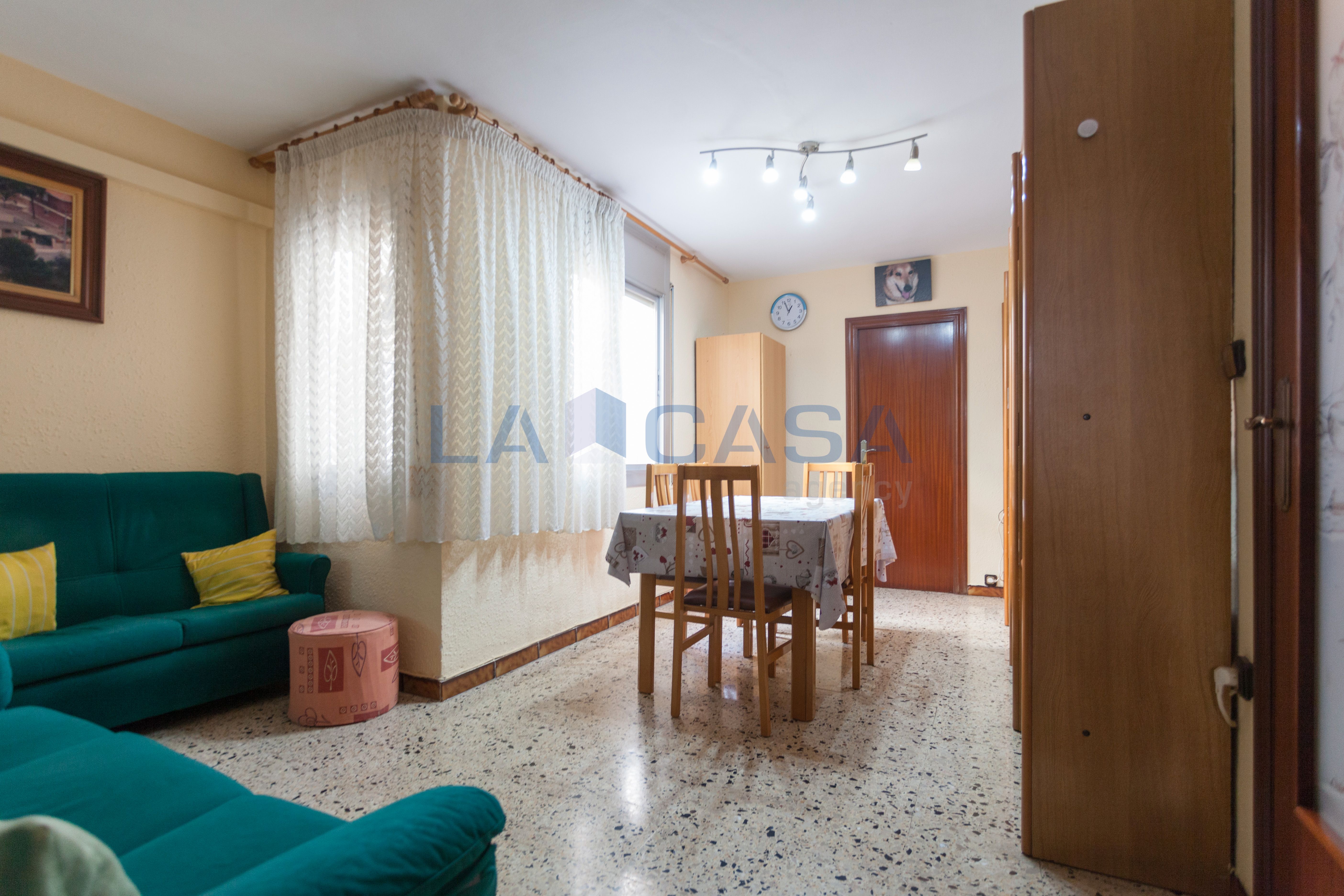 Sala d'estar de Pis en venda en L'Hospitalet de Llobregat amb Traster