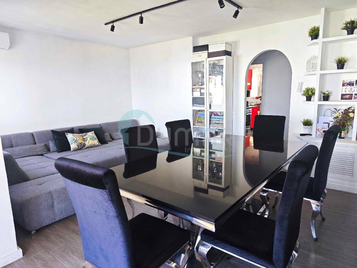 Dining room of Flat for sale in Estepona  with Air Conditioner, Terrace and Swimming Pool