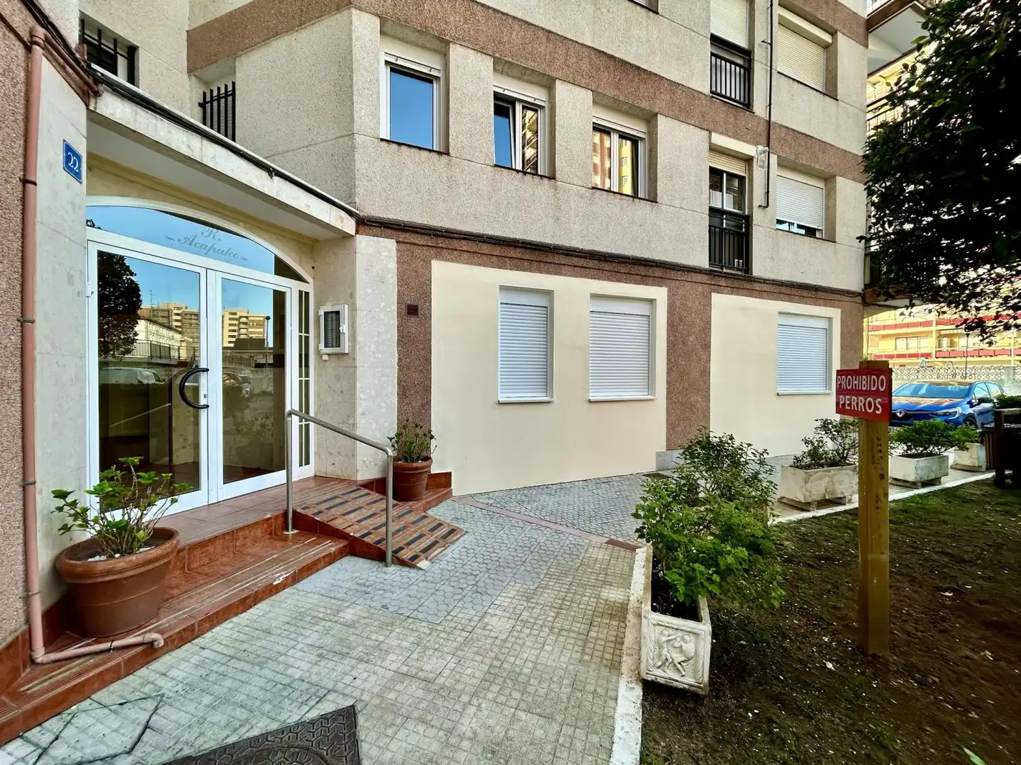 Vista exterior de Piso en venta en Laredo con Calefacción, Terraza y Amueblado