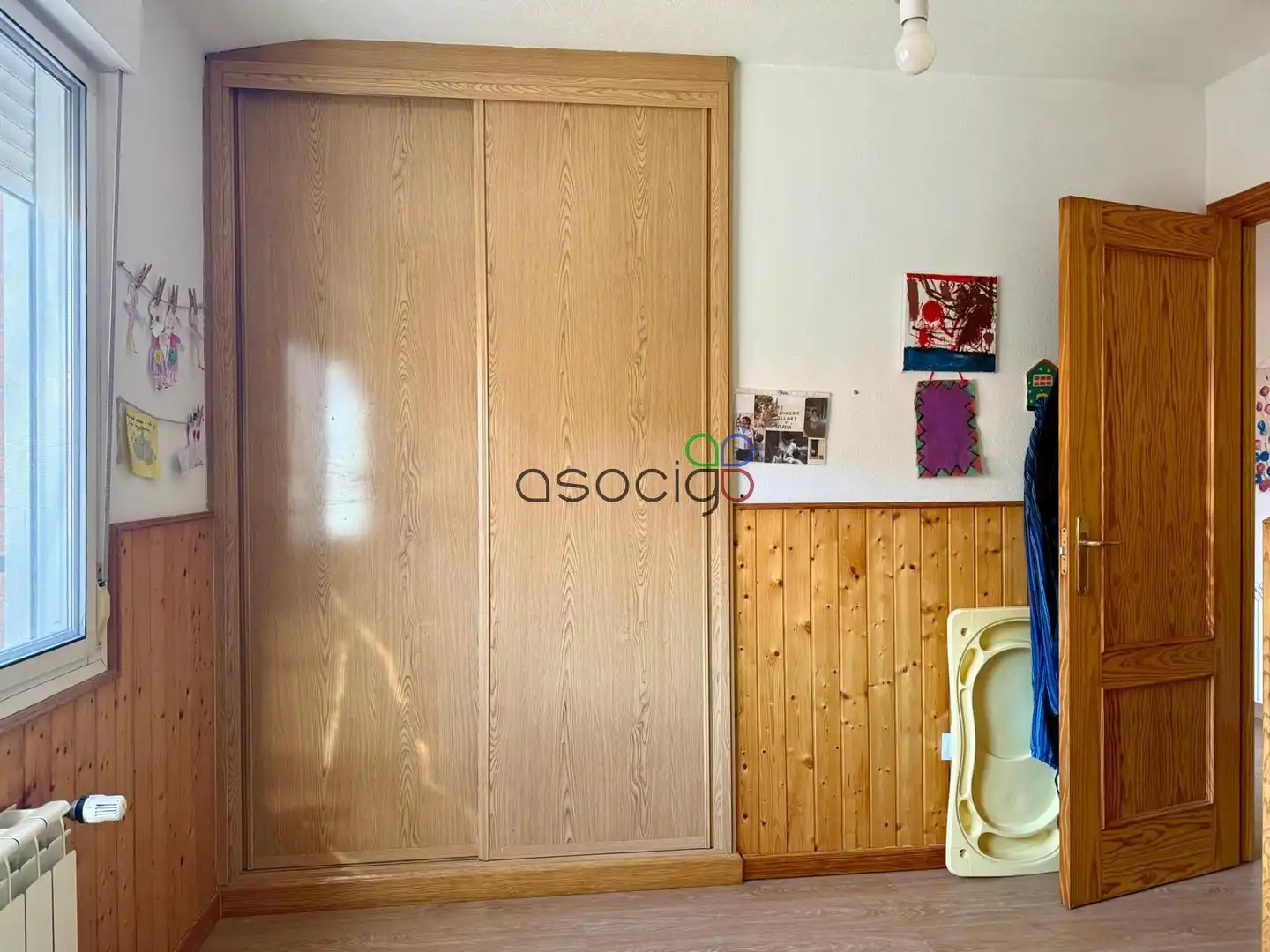 Habitación de Casa adosada en venta en Chiloeches con Calefacción y Jardín privado