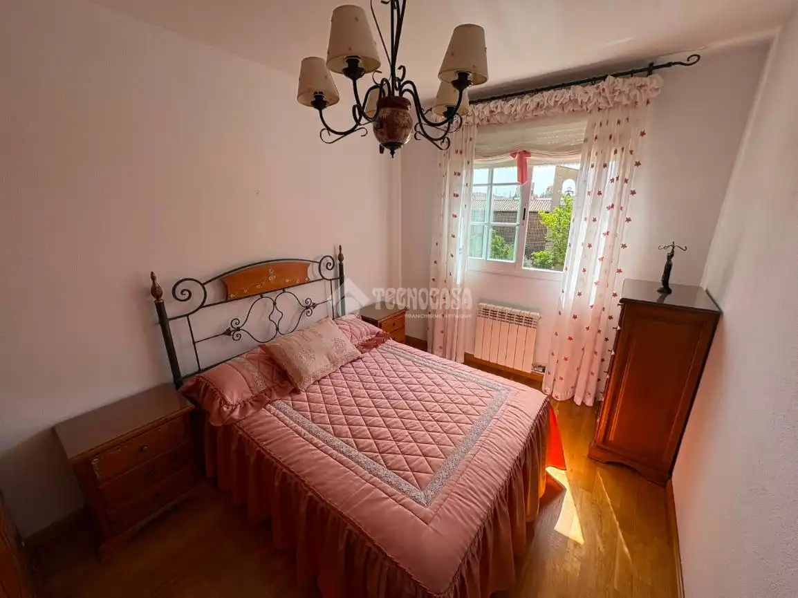 Habitación de Casa adosada en venta en Zaragoza con Terraza