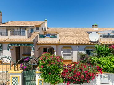 Villa mit Pool zum Verkauf in Orihuela Costa