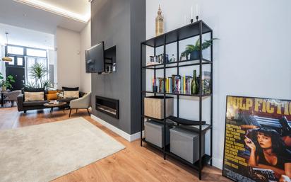 Living room of Flat for sale in  Madrid Capital