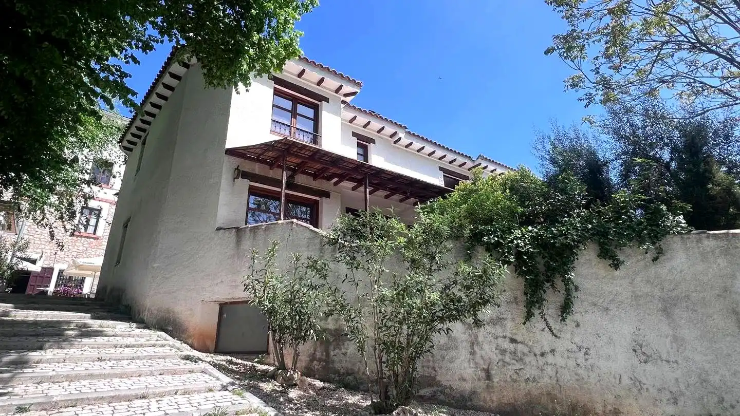 Vista exterior de Casa adosada en venda en Olmeda de las Fuentes amb Calefacció i Jardí privat