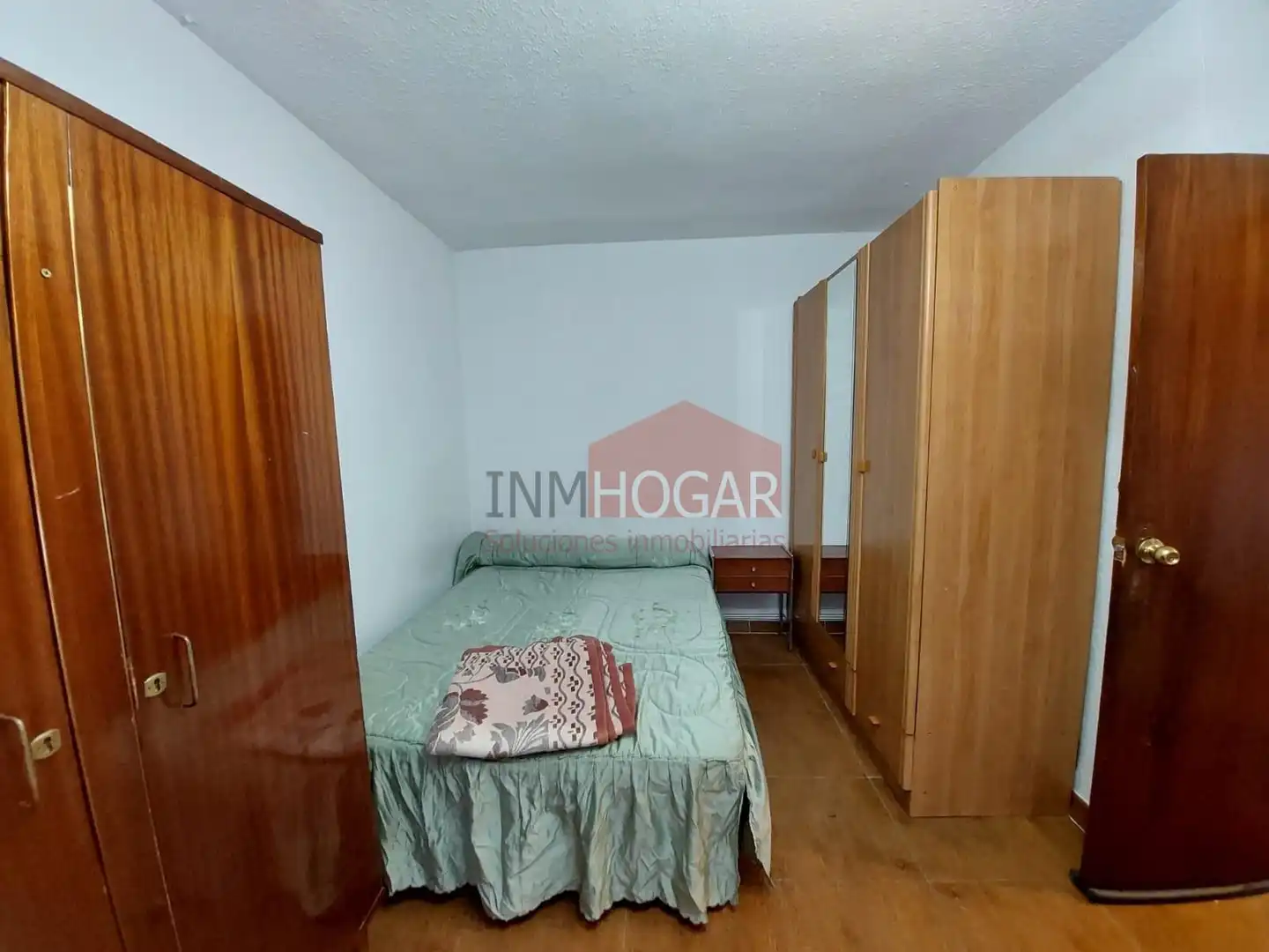 Dormitori de Pis de lloguer en Ávila amb Parquet, Terrassa i Moblat