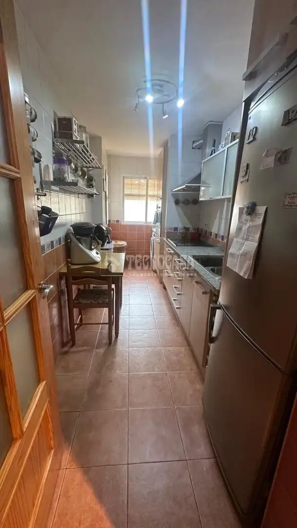 Cuina de Pis de lloguer en Granada amb Aire condicionat i Moblat