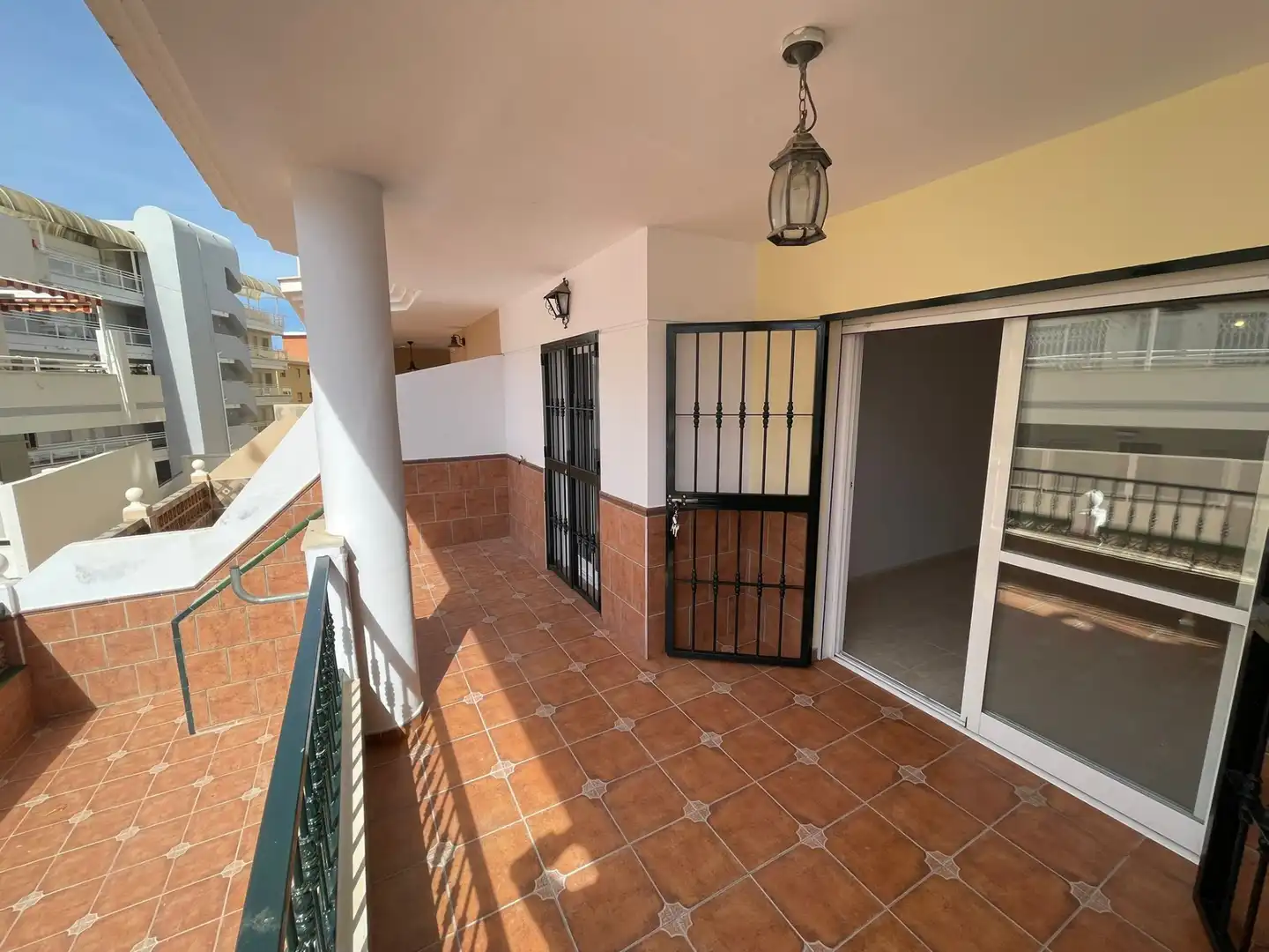 Vista exterior de Piso en venta en Torrox con Terraza, Horno y Piscina comunitaria