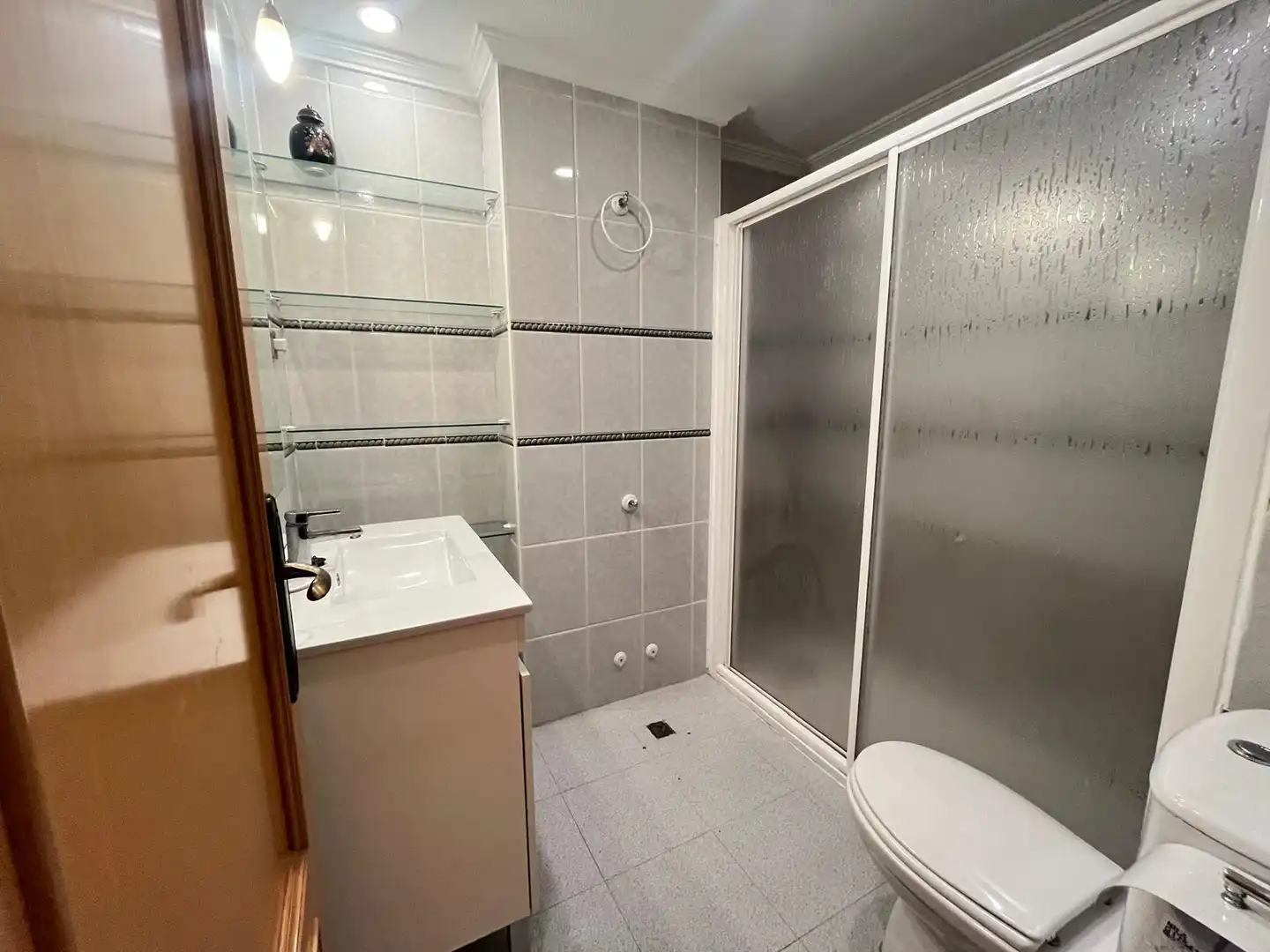 Bany de Pis en venda en Cartagena amb Aire condicionat, Parquet i Moblat