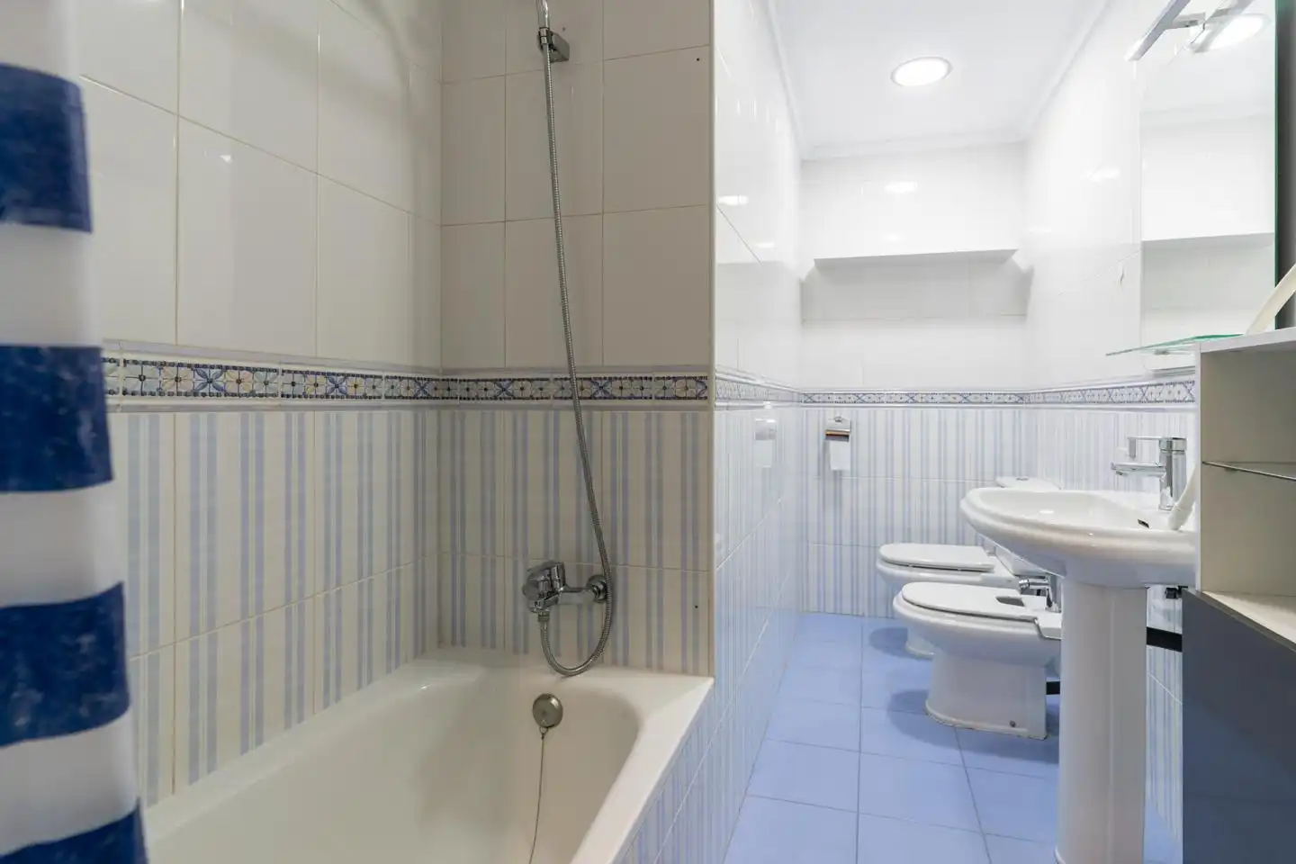 Badezimmer von Maisonette zum Verkauf in Santa Pola mit Klimaanlage, Terrasse und Möbliert