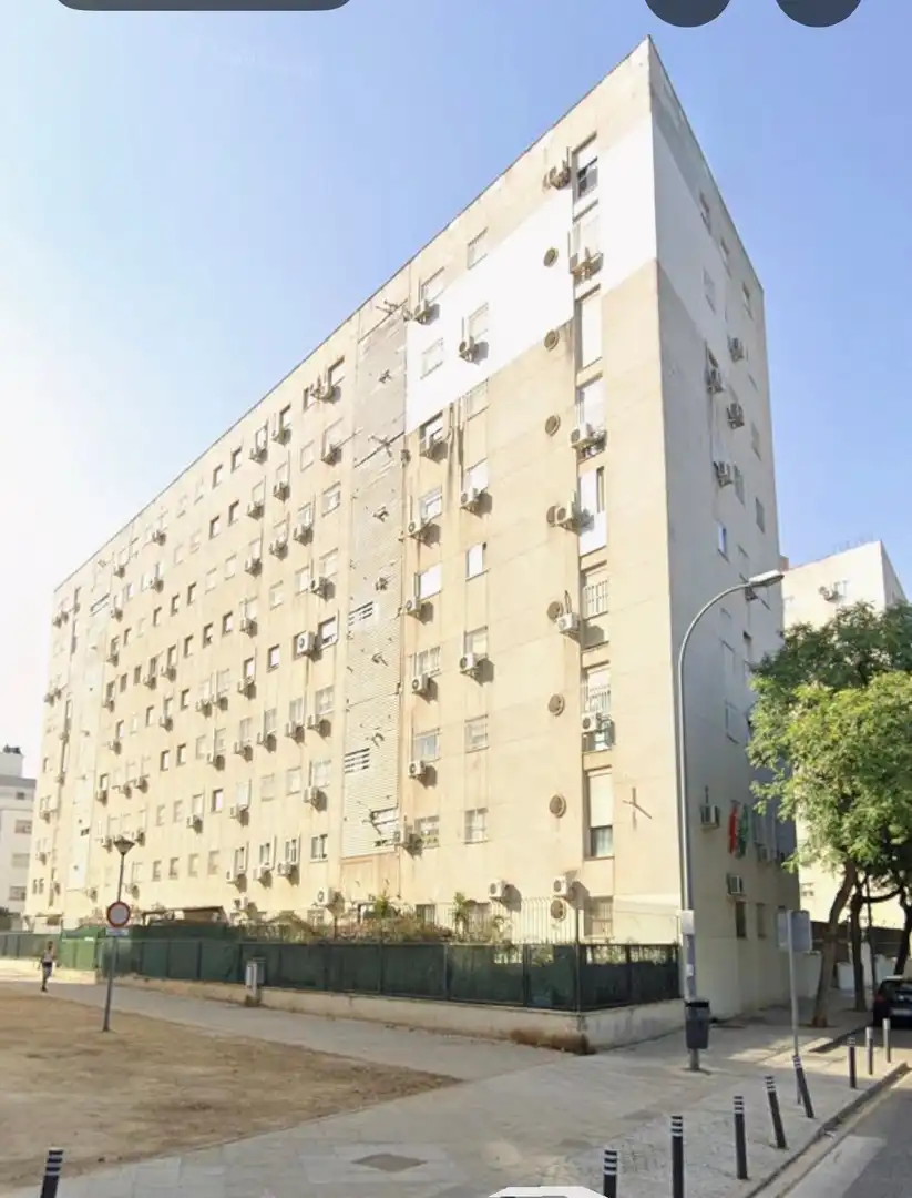 Vista exterior de Piso en venta en Sevilla con Aire acondicionado, Jardín privado y Trastero