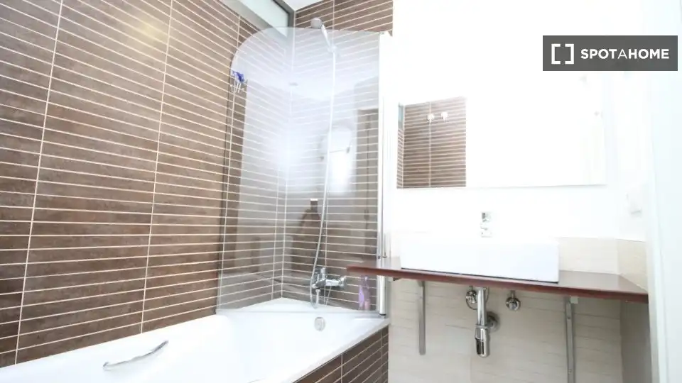 Bany de Apartament per a compartir en Torrevieja amb Aire condicionat, Calefacció i Terrassa