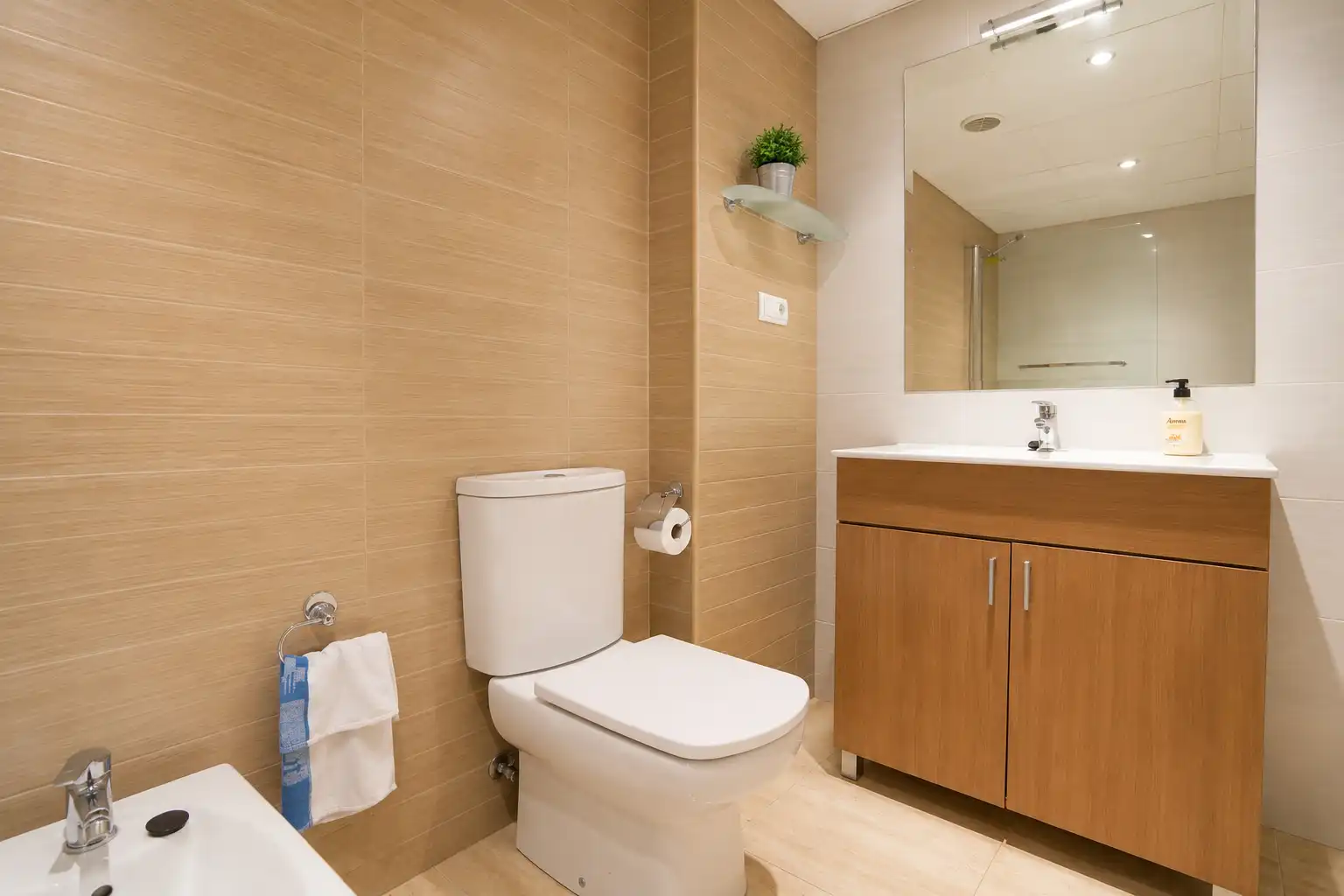 Badezimmer von Wohnung zum Verkauf in La Pobla de Mafumet mit Klimaanlage und Balkon