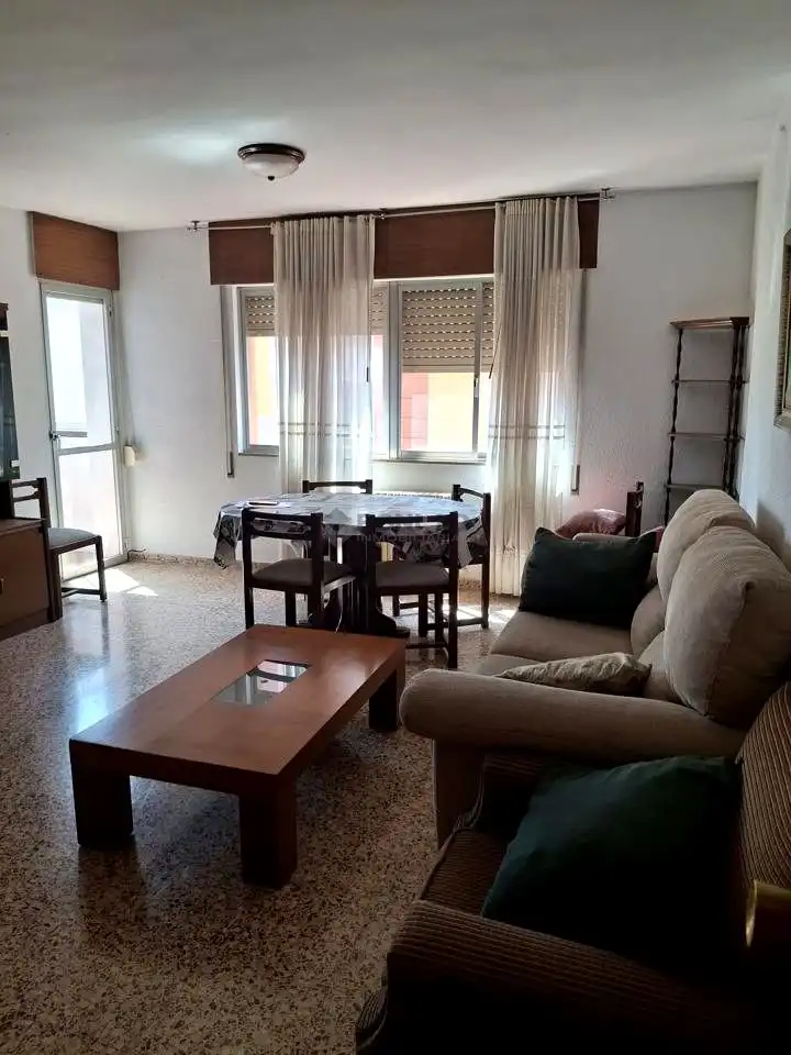 Wohnzimmer von Wohnung zur Miete in Teruel mit Möbliert