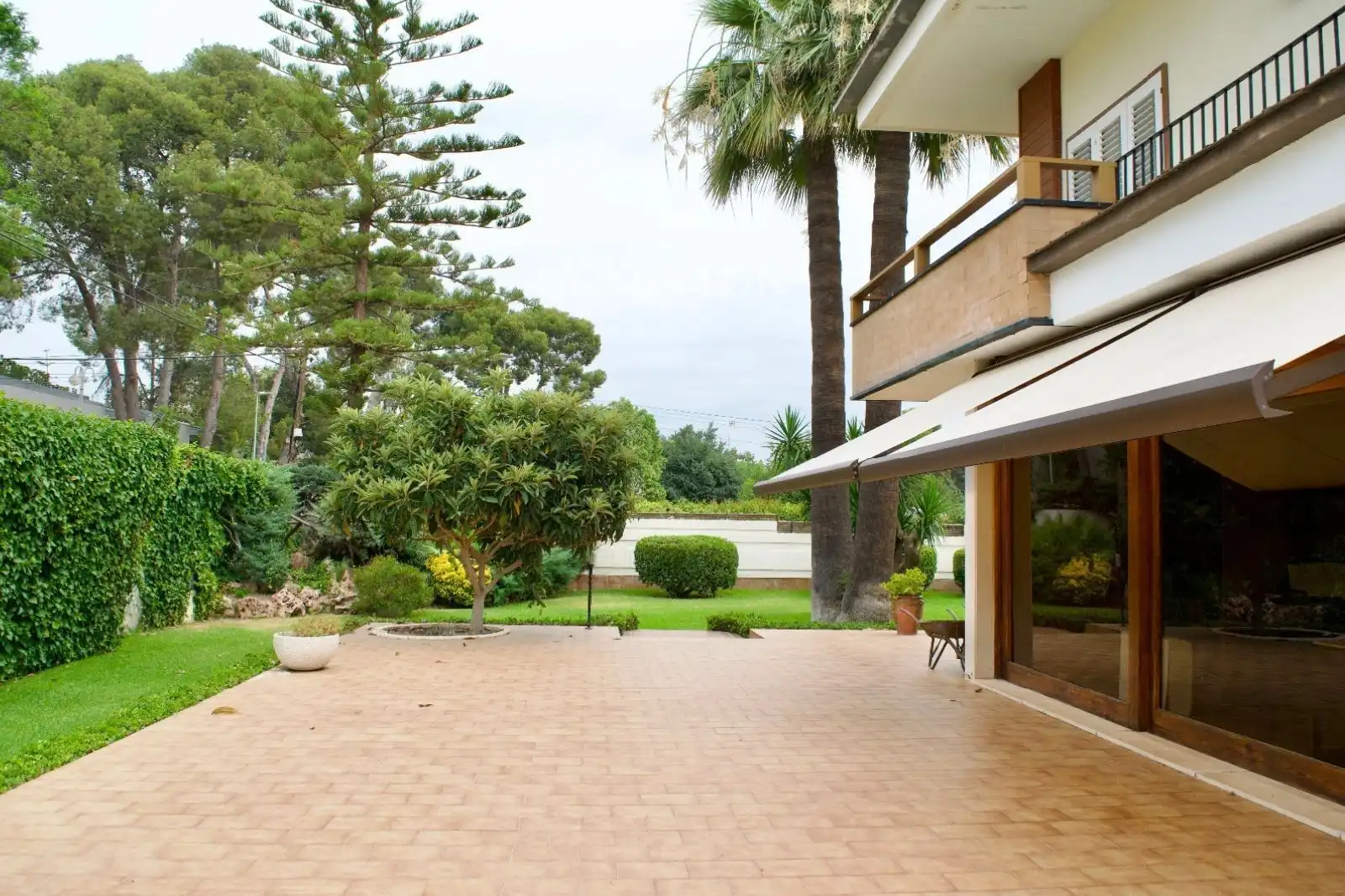 Garden of Houses for sale in L'Eliana  with Air Conditioner and Swimming Pool