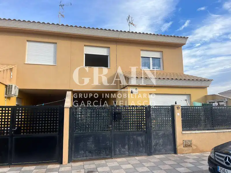 Vista exterior de Casa adosada en venda en Albacete amb Calefacció