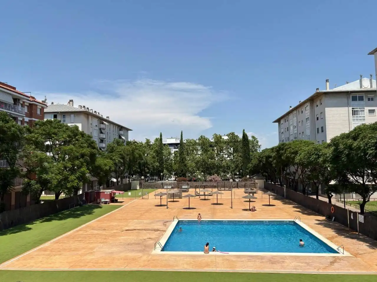 Schwimmbecken von Wohnung zum Verkauf in Cerdanyola del Vallès mit Heizung, Terrasse und Gemeinschaftspool