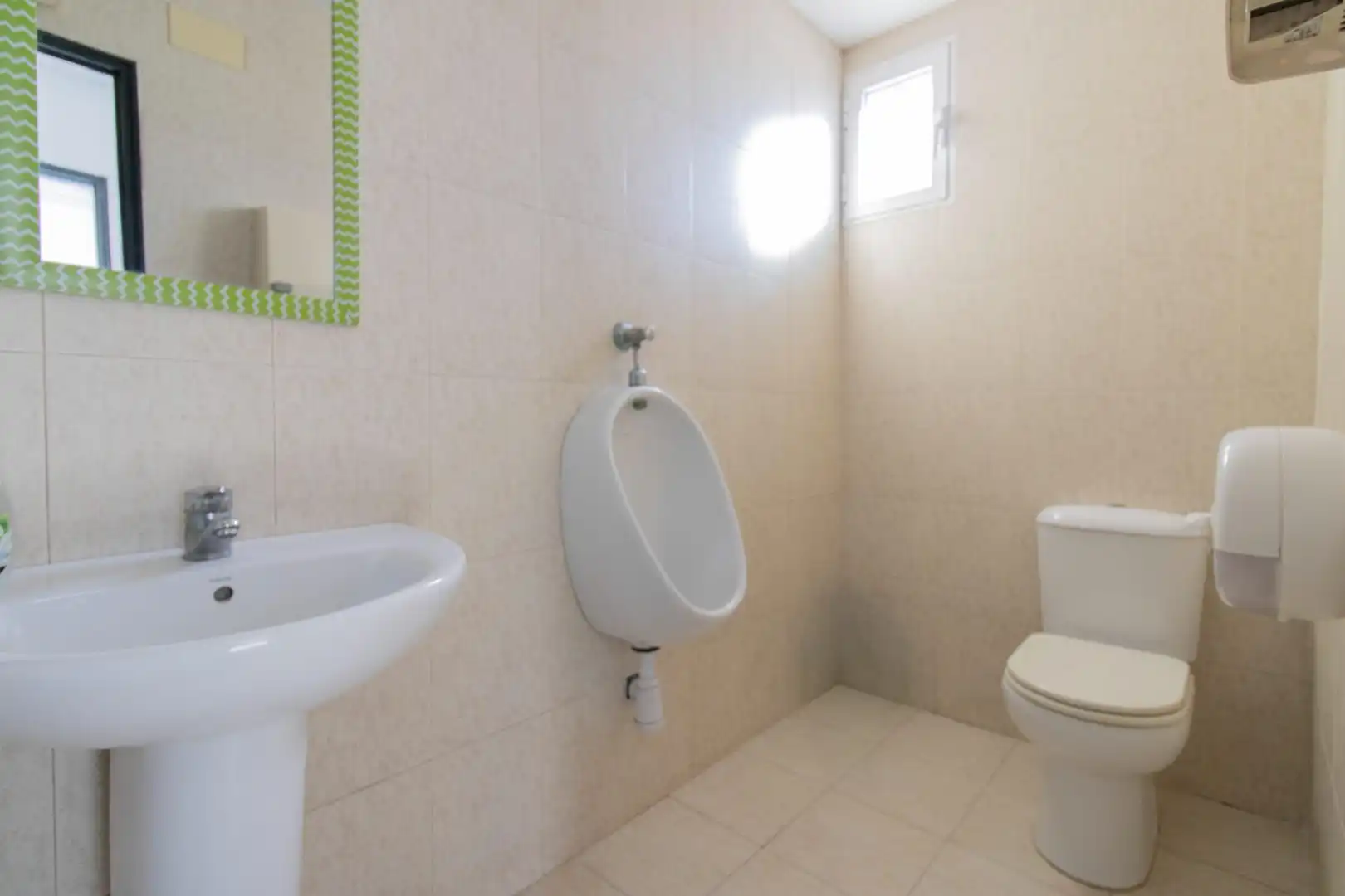 Baño de Nave industrial en venta en Sagunto / Sagunt