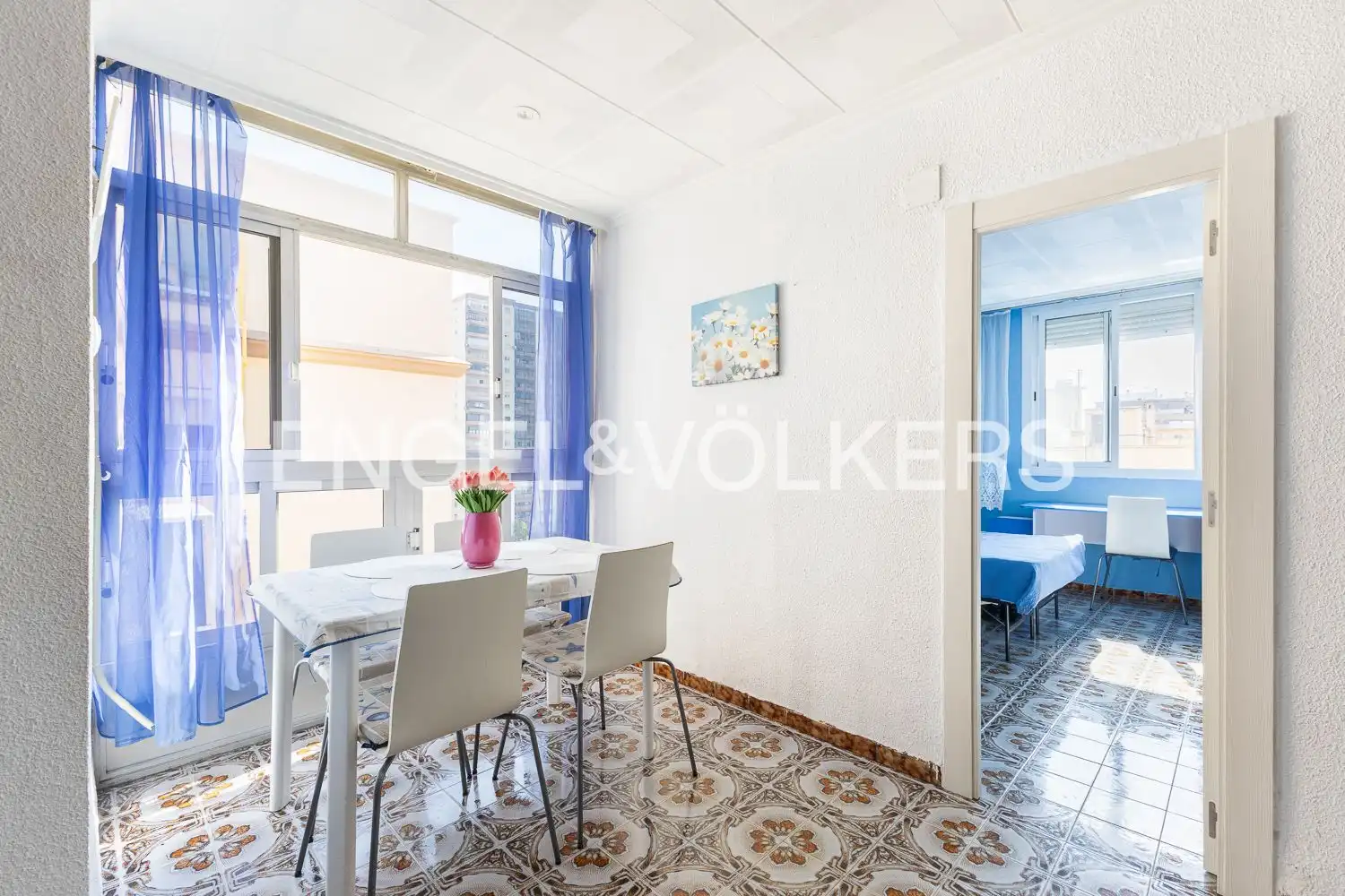 Exterior view of Flat for sale in Valencia  with Air Conditioner and Heating
