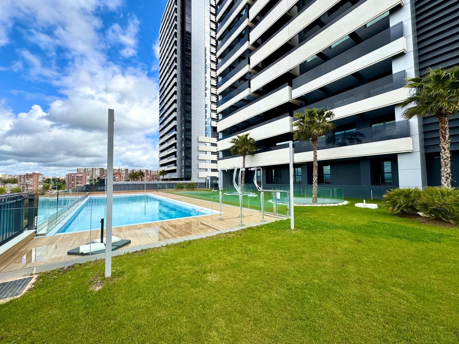 Swimming pool of Flat to rent in  Madrid Capital  with Air Conditioner, Heating and Parquet flooring