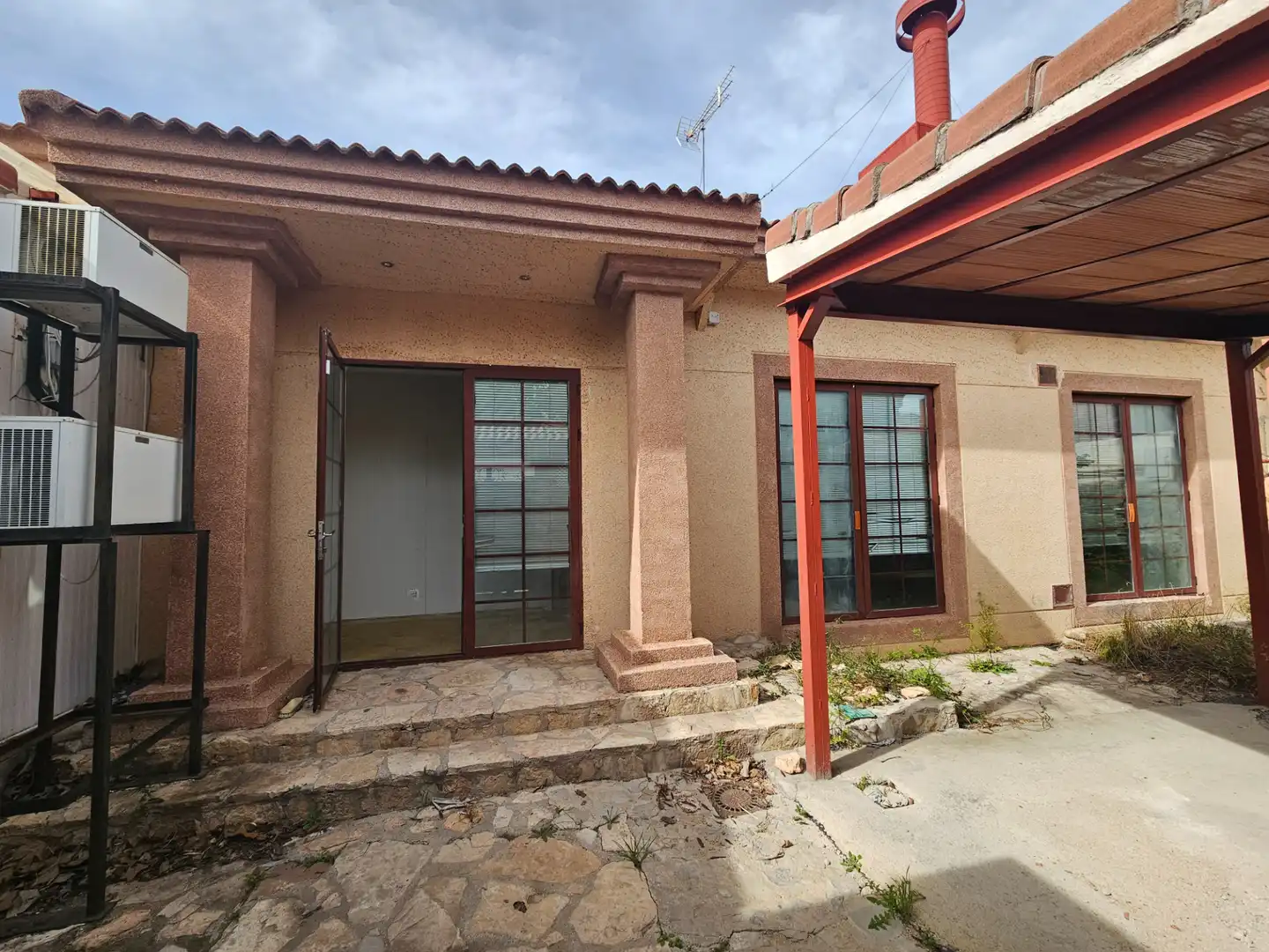 Außenansicht von Geschaftsraum zum Verkauf in Tres Cantos mit Möbliert und Alarm