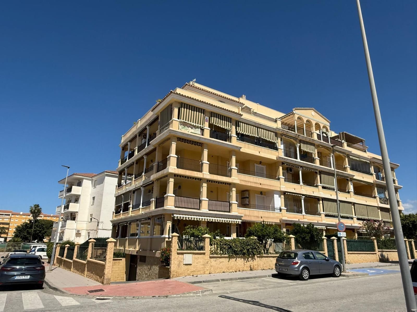 Exterior view of Flat for sale in Vélez-Málaga  with Air Conditioner, Heating and Community pool