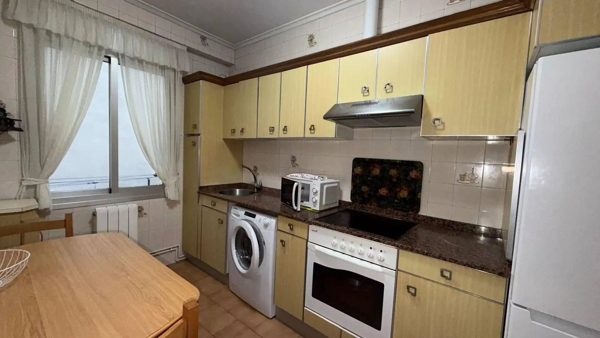 Room in nova , Universidad, Ourense Capital