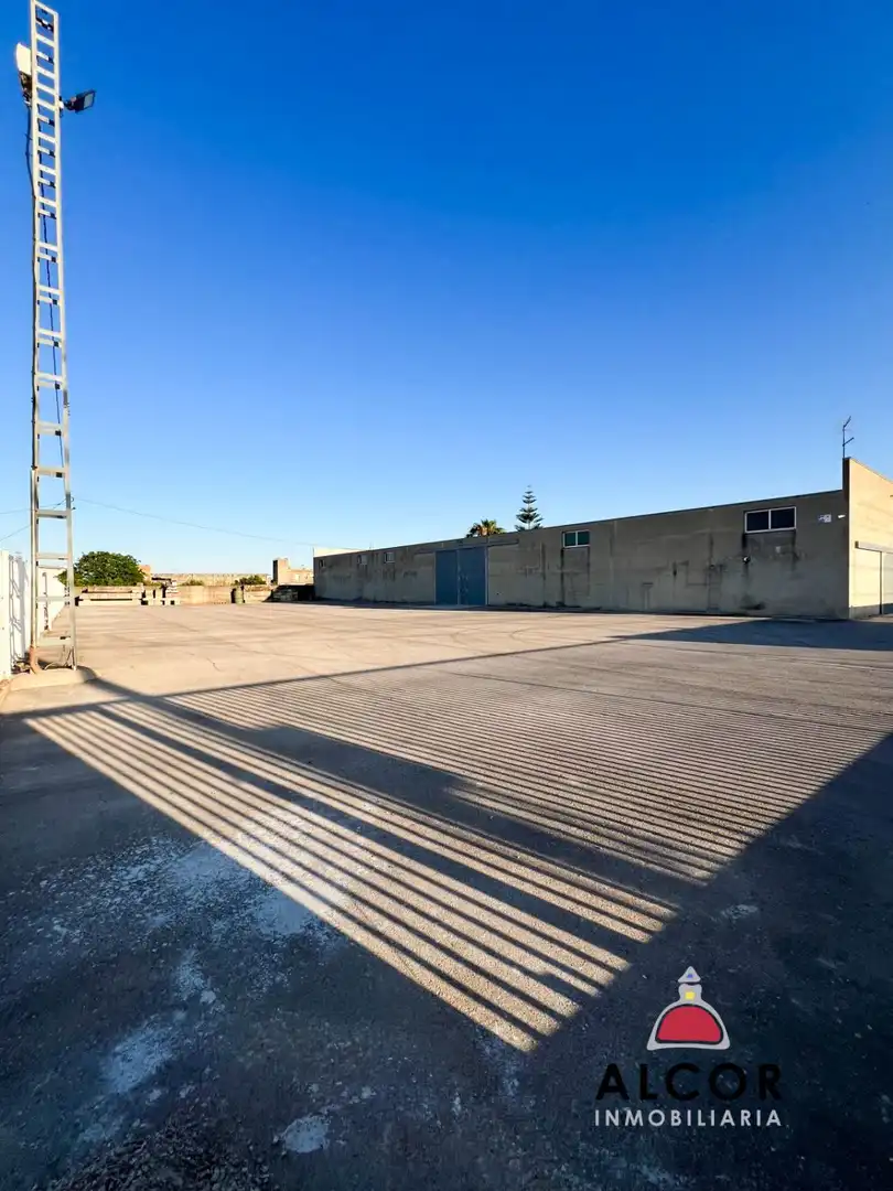 Vista exterior de Nave industrial en venta en Benicarló