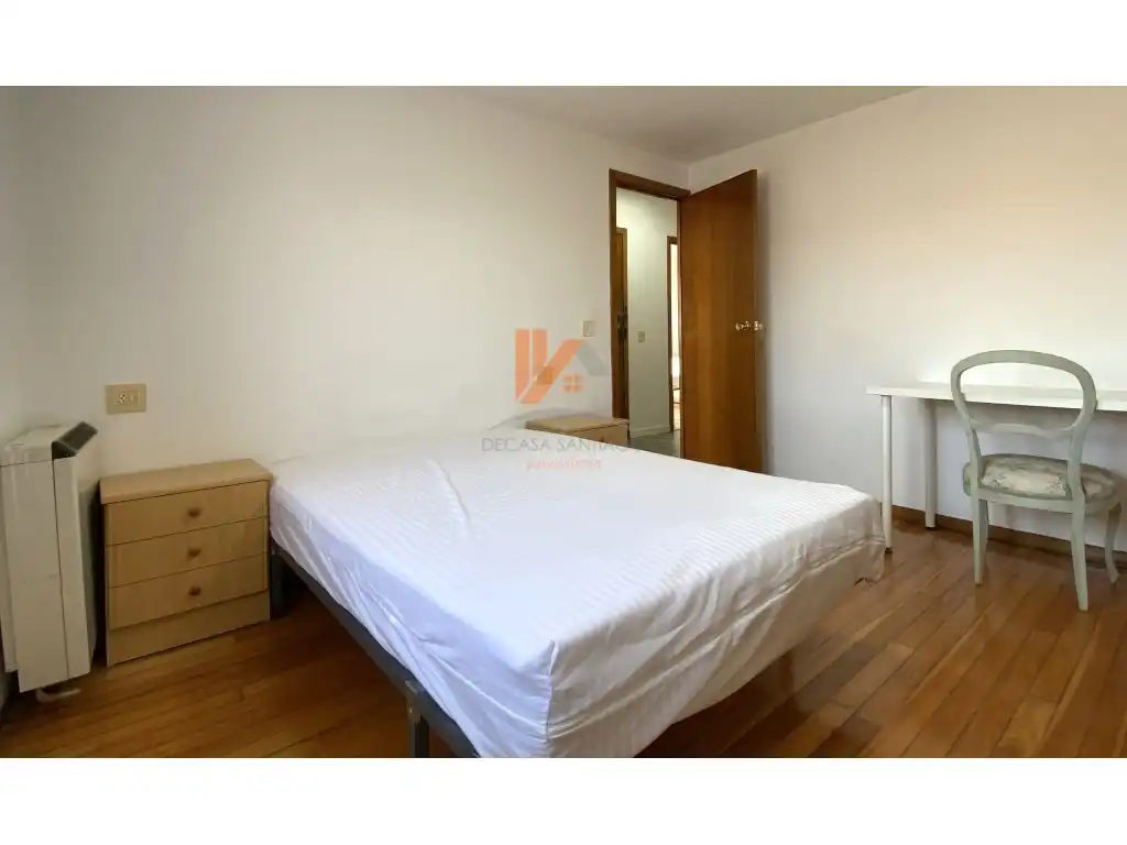 Dormitori de Apartament de lloguer en Santiago de Compostela  amb Terrassa i Moblat