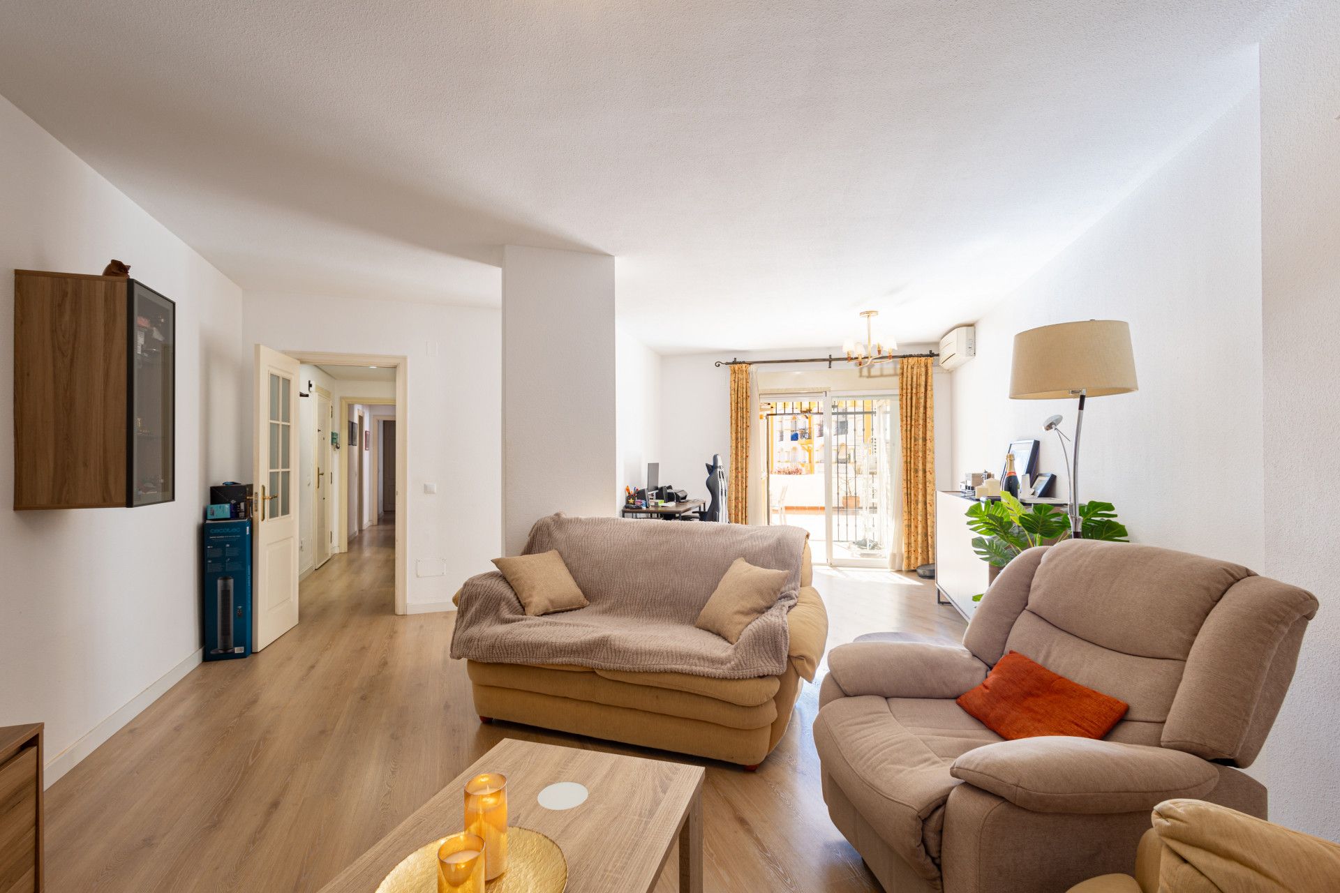 Living room of Apartment for sale in Marbella  with Air Conditioner, Terrace and Furnished