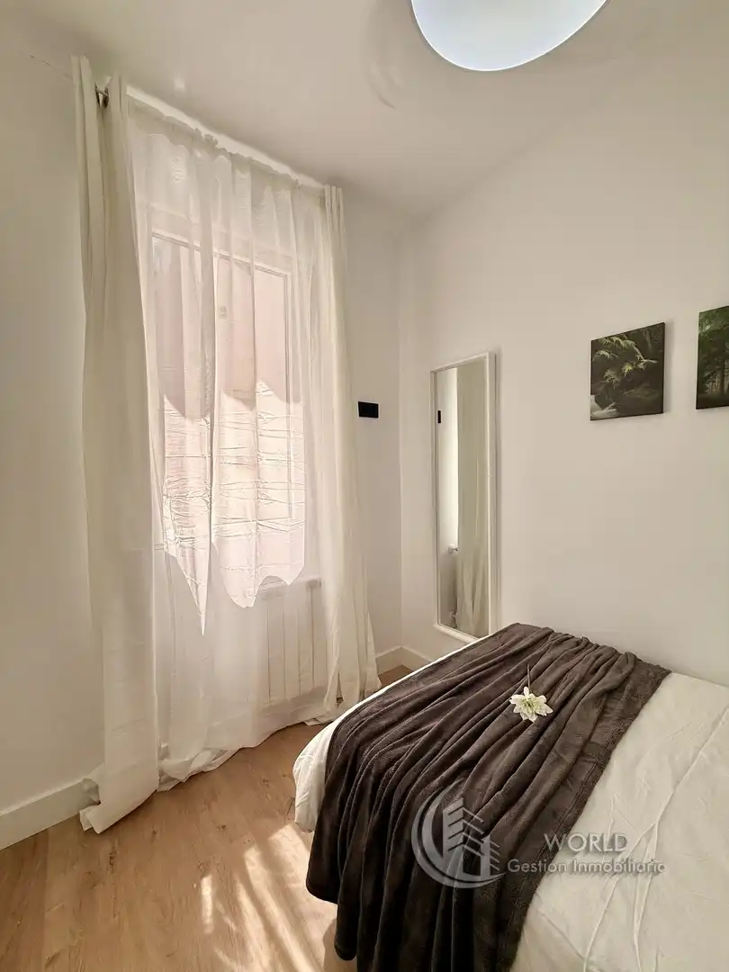 Bedroom of Flat for sale in Madrid  with Air Conditioner, Heating and Furnished