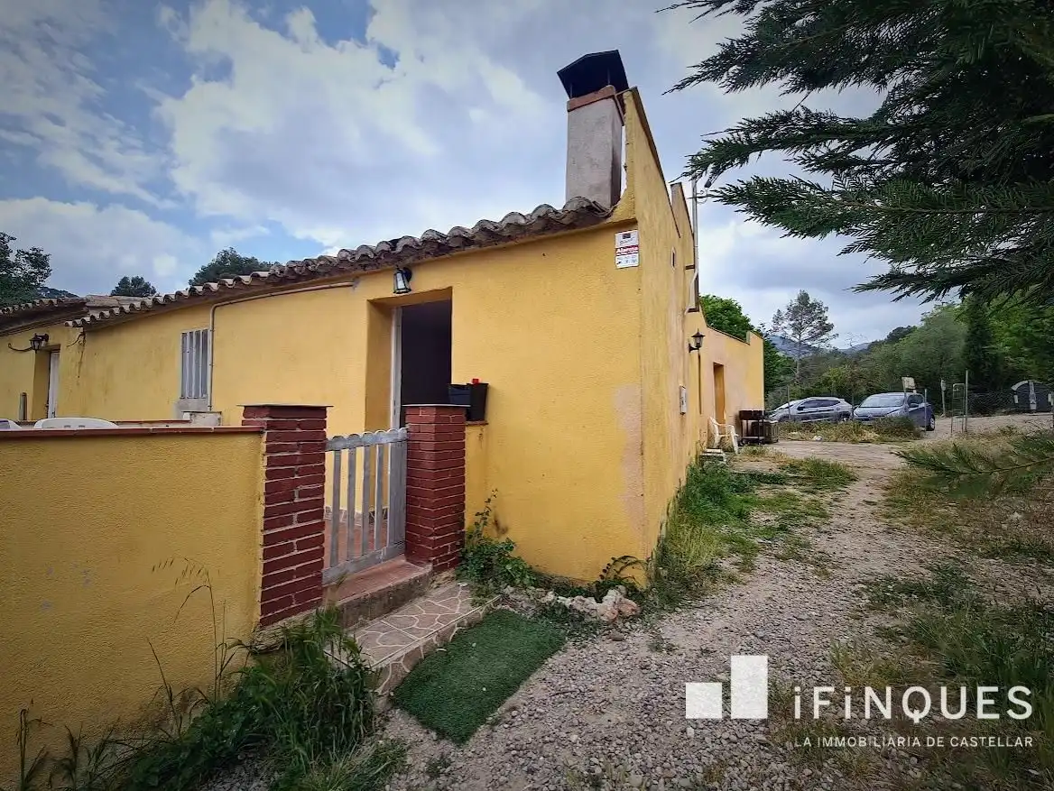 Vista exterior de Casa o xalet en venda en Castellar del Vallès amb Jardí privat i Terrassa