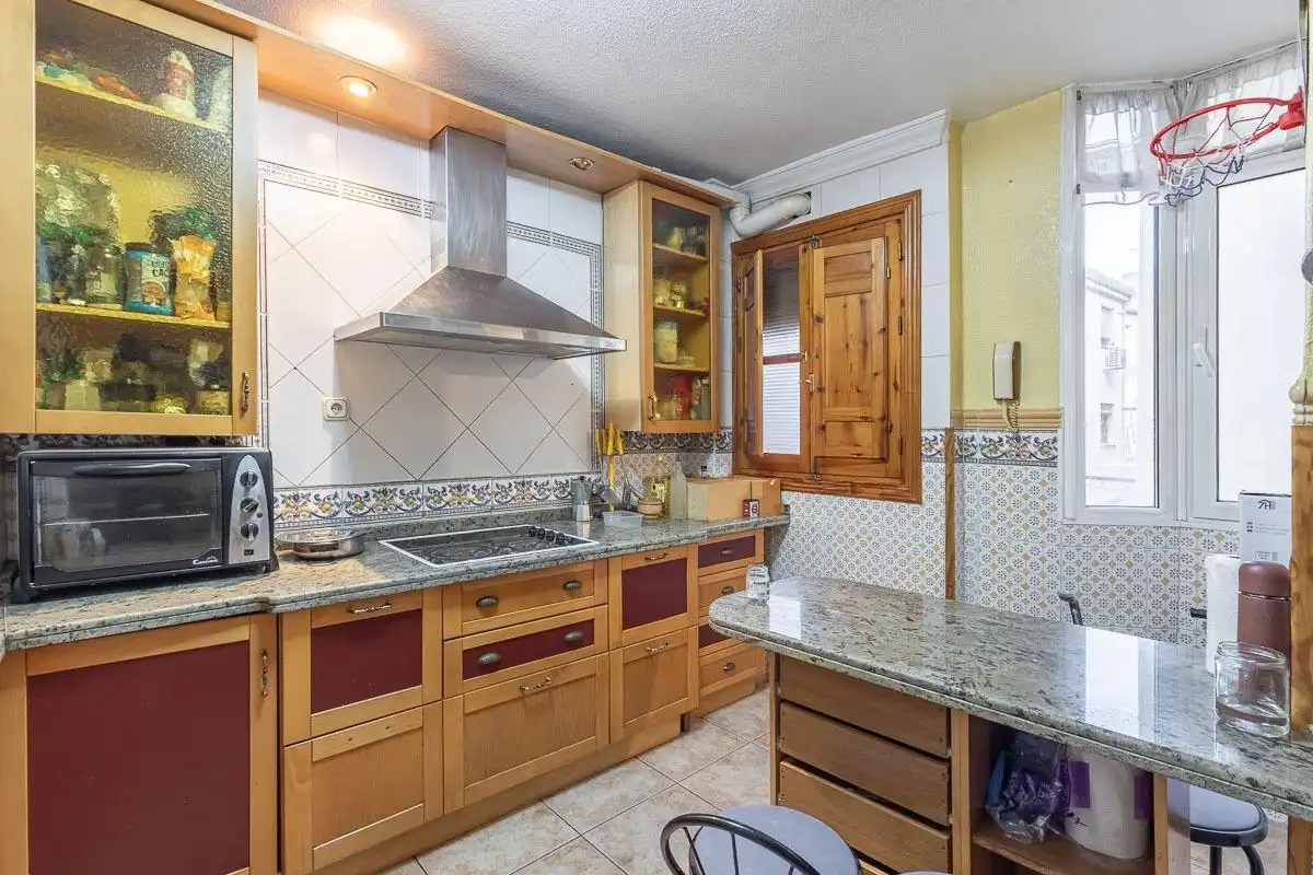 Cuina de Casa o xalet en venda en Granada amb Aire condicionat i Terrassa
