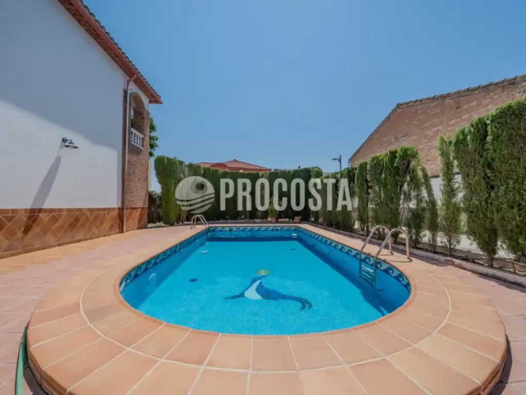 Piscina de Casa o xalet en venda en Fuente Vaqueros amb Aire condicionat, Jardí privat i Terrassa