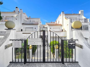 Ground floor with balcony for sale in Carrer Carrer Josep Carner