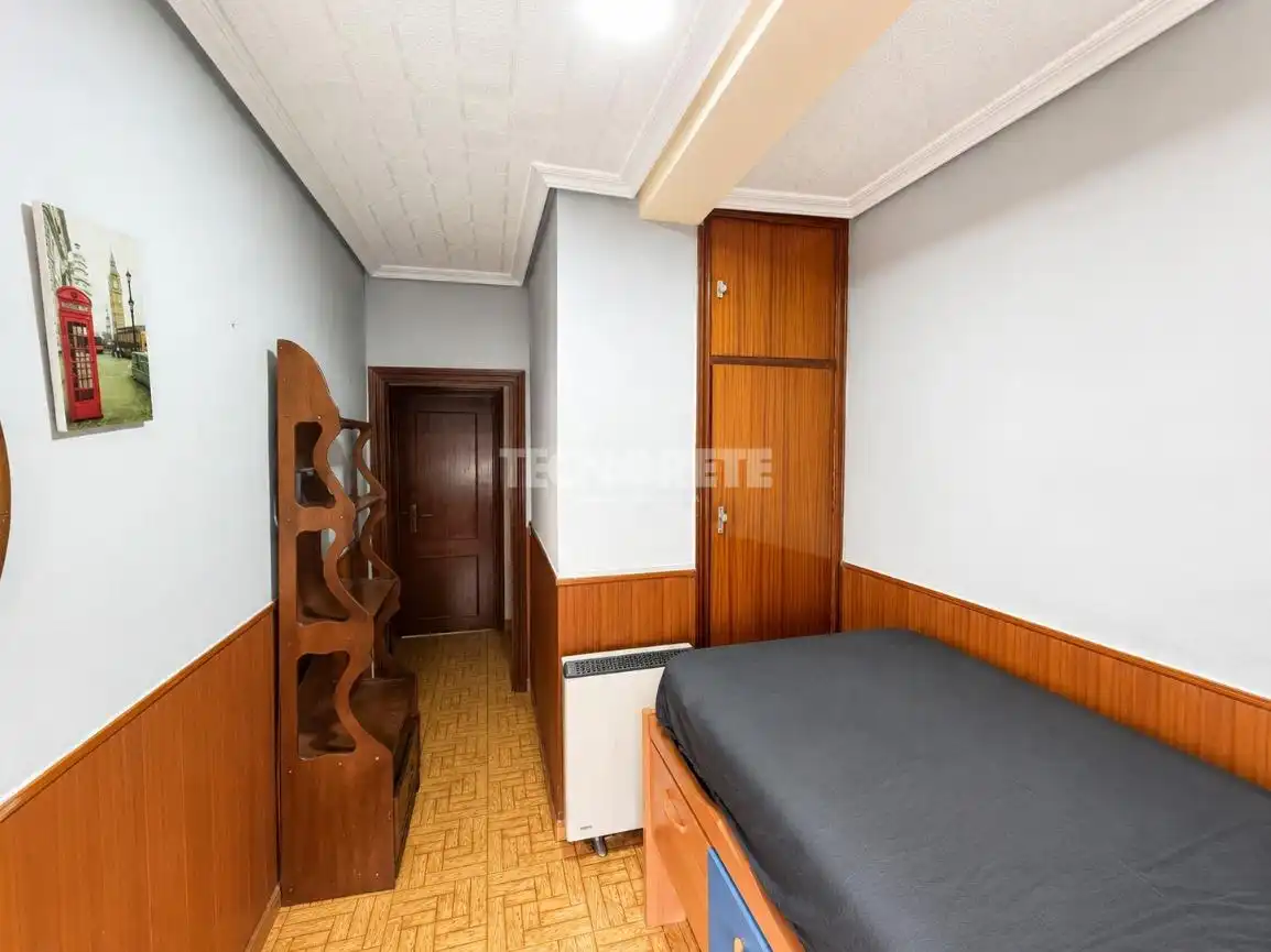 Bedroom of Flat for sale in Madrid  with Air Conditioner and Balcony
