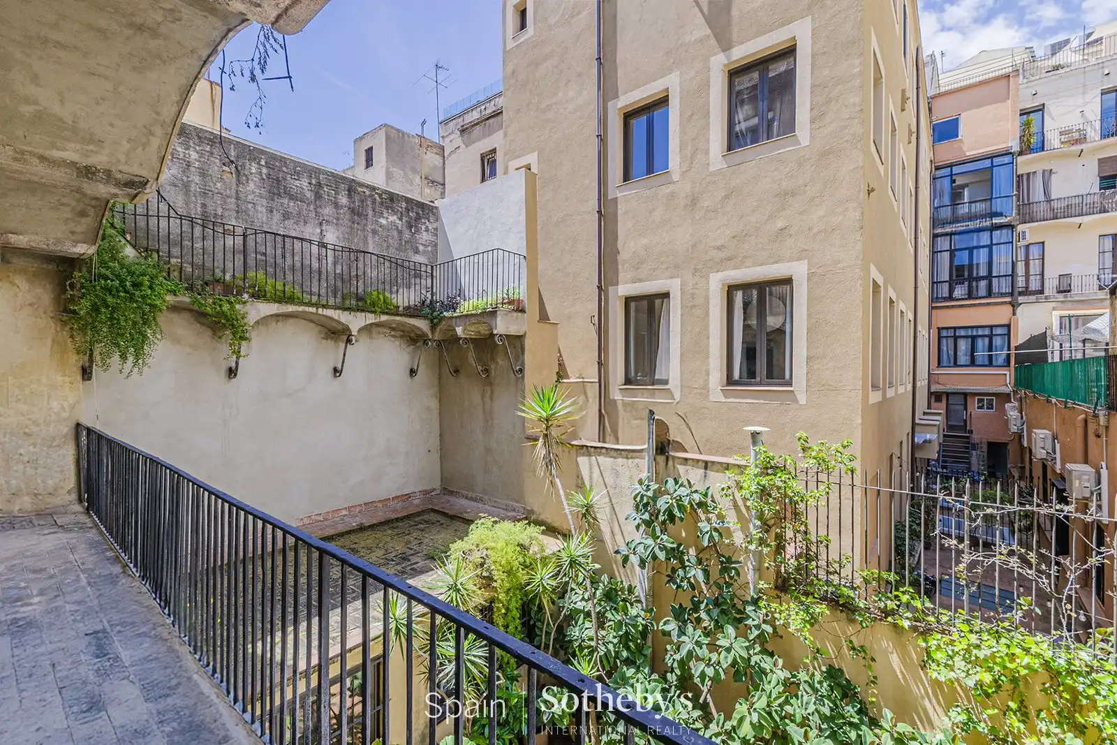 Vista exterior de Apartament en venda en Barcelona amb Aire condicionat i Calefacció