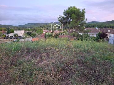 Rustikales Grundstück zum Verkauf in Begues