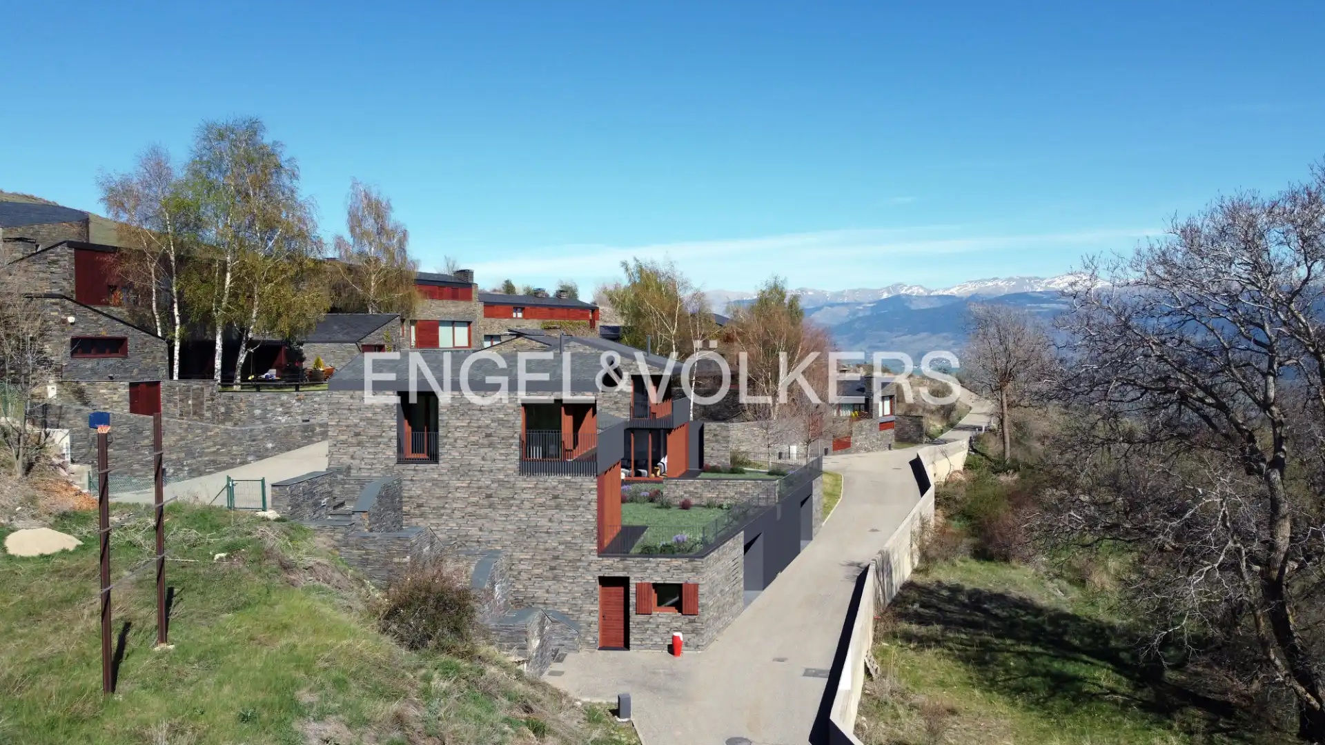 Vista exterior de Casa adosada en venda en Ger amb Calefacció, Jardí privat i Parquet