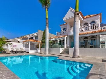 Casa amb piscina en venda a Sabina 10