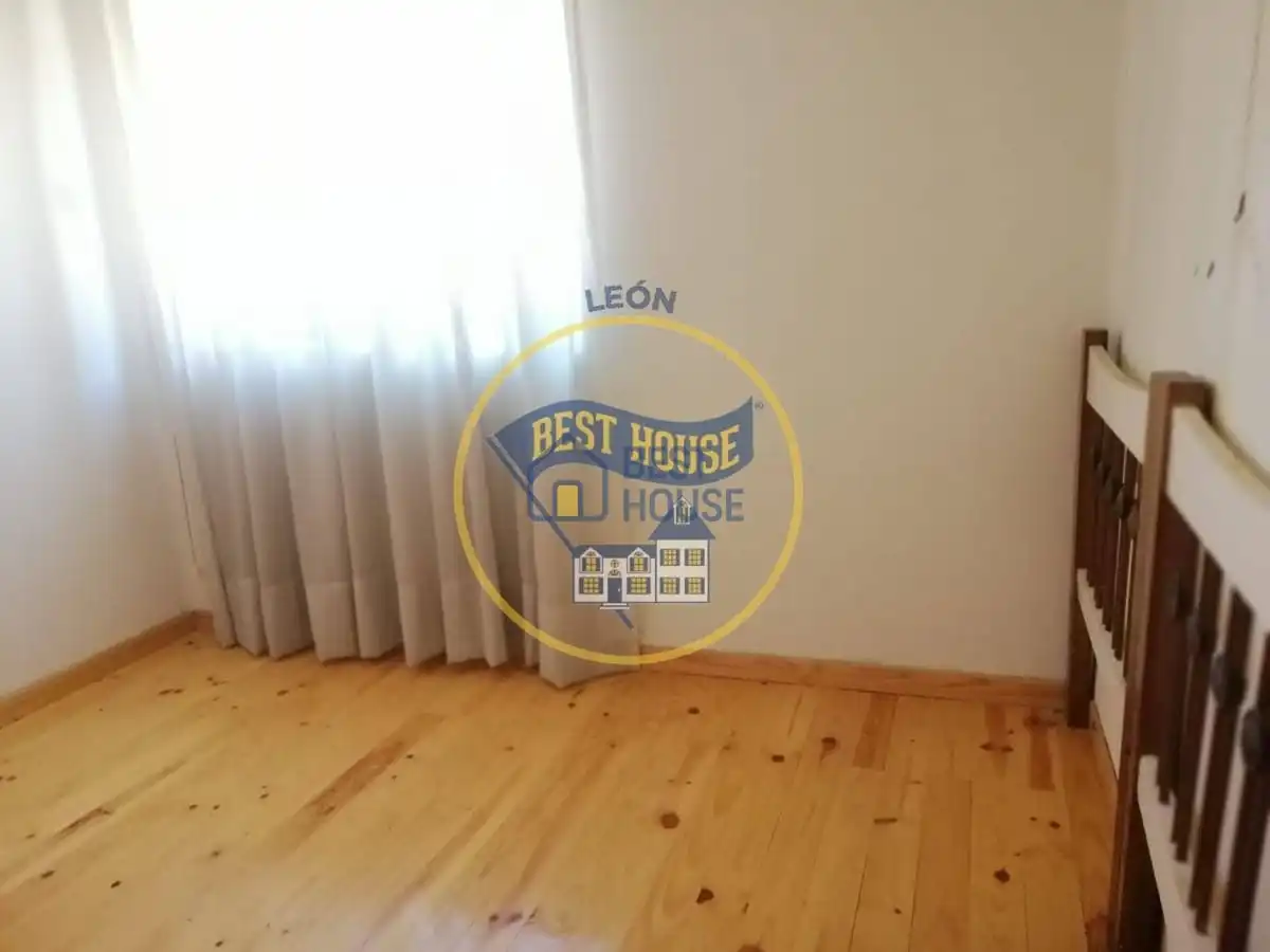 Bedroom of Houses for sale in Rioseco de Tapia  with Storage room and Balcony