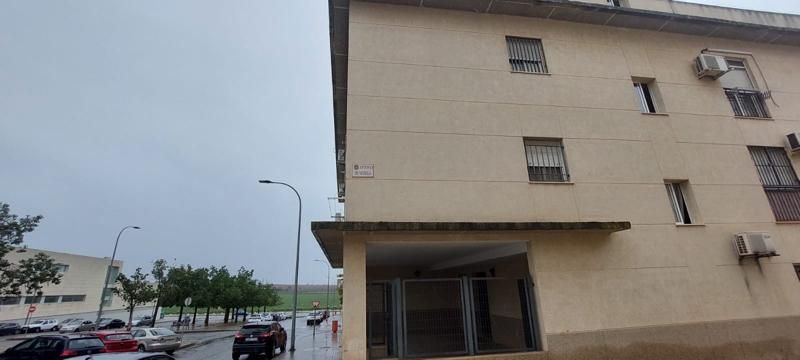 Vista exterior de Local de alquiler en Utrera
