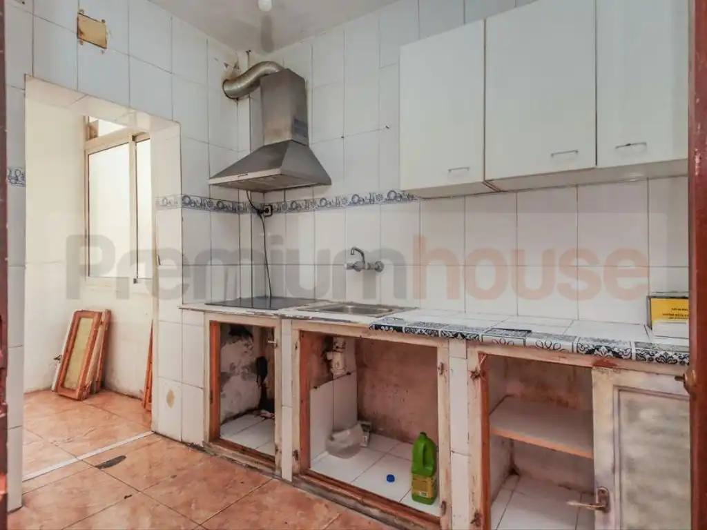 Flat for sale in Calle de Pi i Margall, Migjorn